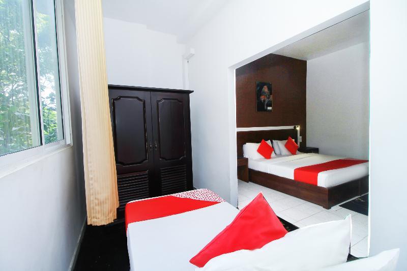 Негомбо: The Kings Bay Hotel by OYO Rooms