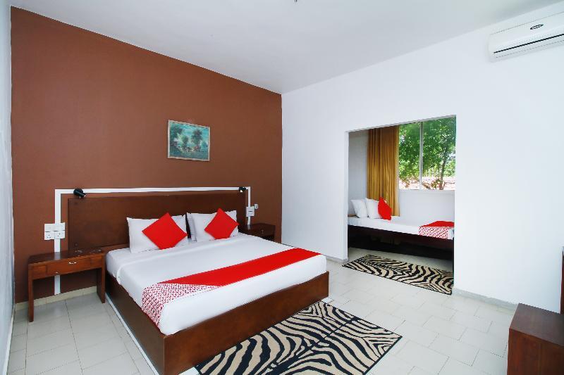 Негомбо: The Kings Bay Hotel by OYO Rooms
