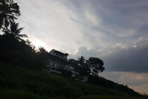 Канди: WEST 41 Kandy