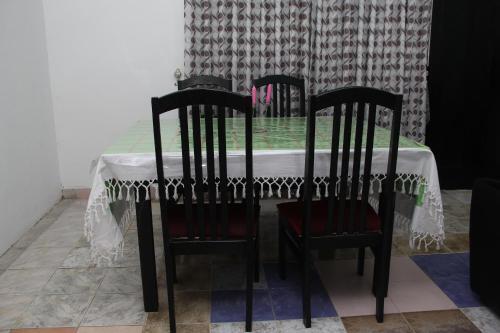 Анурадхапура: Kingfisher Family Guest & Hostel