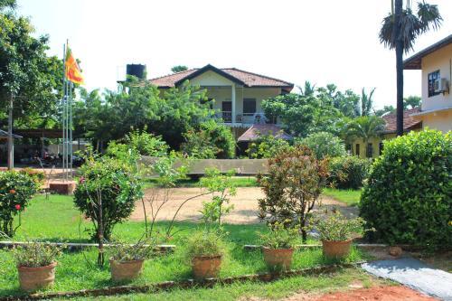 Нилавели: Kinniya INN & Suites