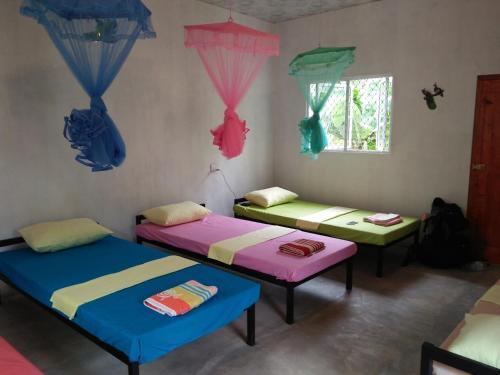 Диквелла: Helena Hostel