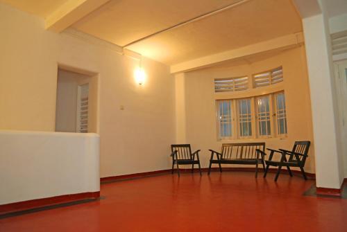 Хиккадува: Hikka Holiday Inn