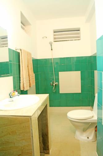 Хиккадува: Hikka Holiday Inn