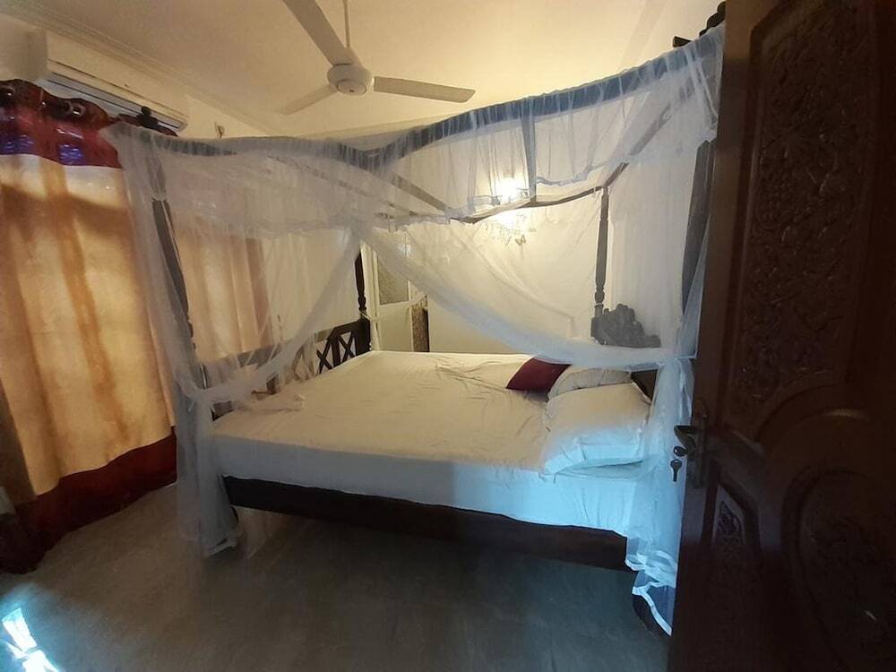 Велигама: Privet Villa Lion Place in Waligama has 10 Beds Rooms With one Family Rooms