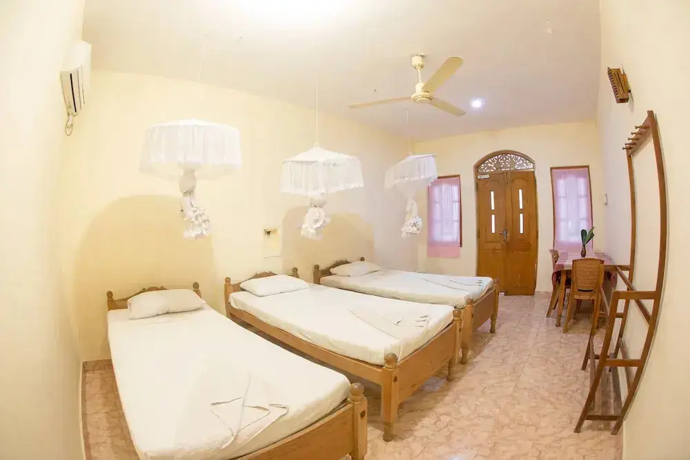 Аругам-Бэй: Rupa's Hotel Arugambay