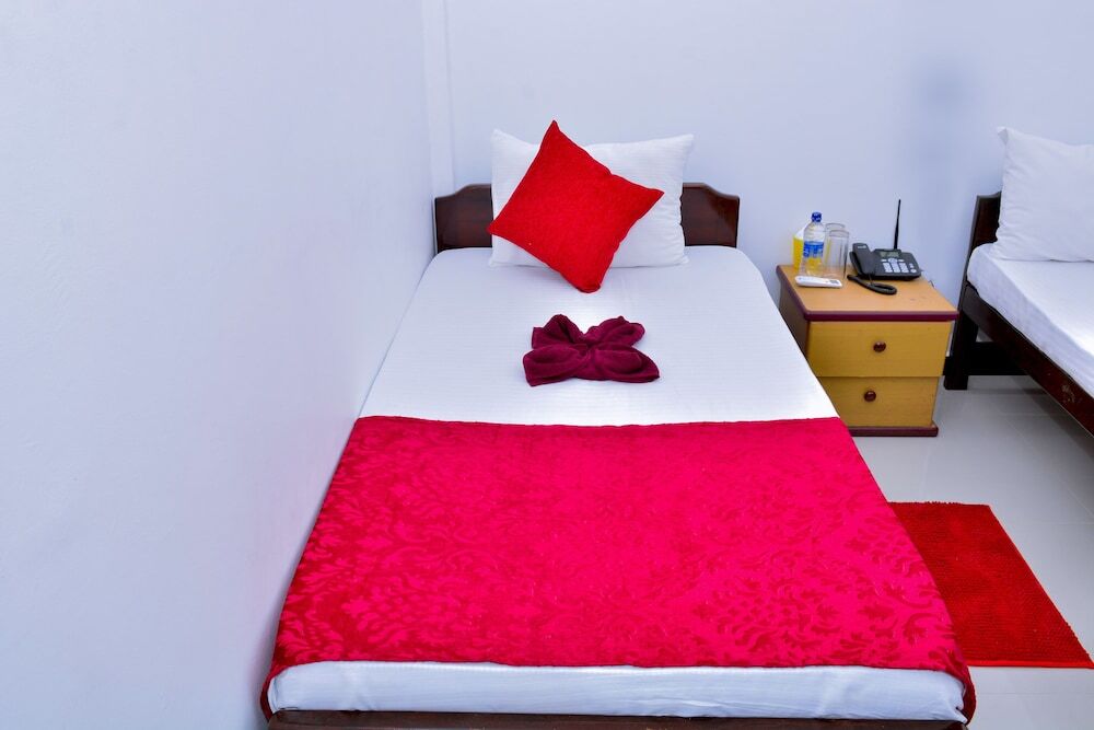 Тринкомали: Hotel Aathithan Trincomalee