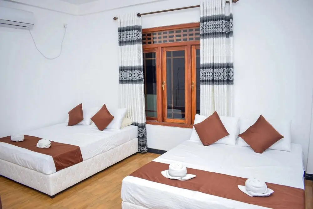 Полоннарува: Lion Resort