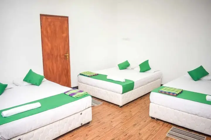 Полоннарува: Lion Resort
