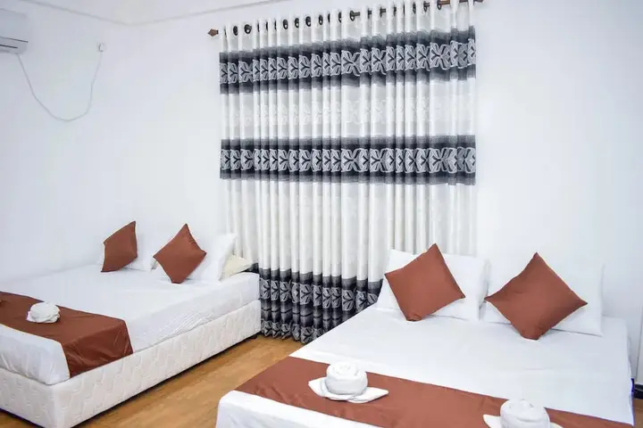 Полоннарува: Lion Resort