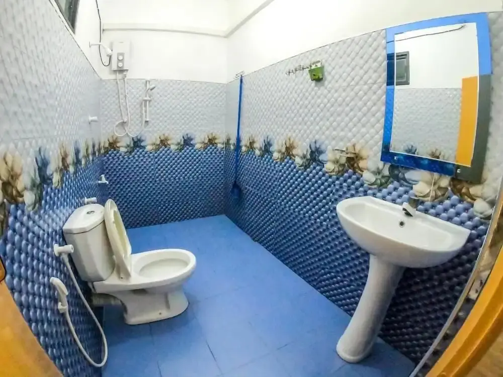 Полоннарува: Lion Resort