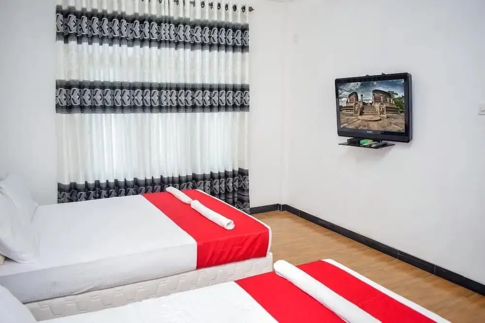 Полоннарува: Lion Resort