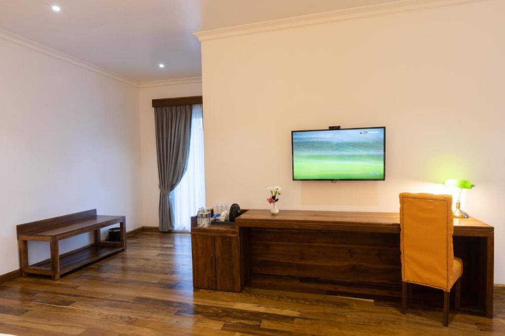 Нувара-Элия: Hotel Grand Turf