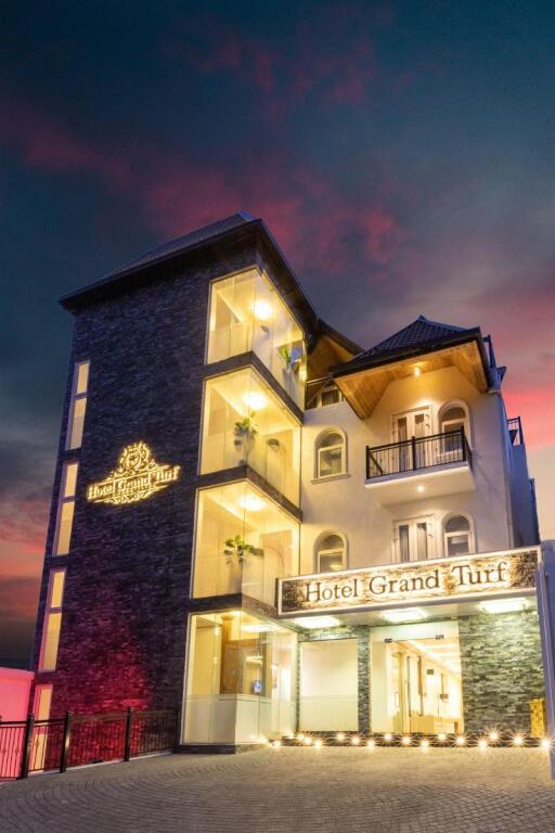 Нувара-Элия: Hotel Grand Turf