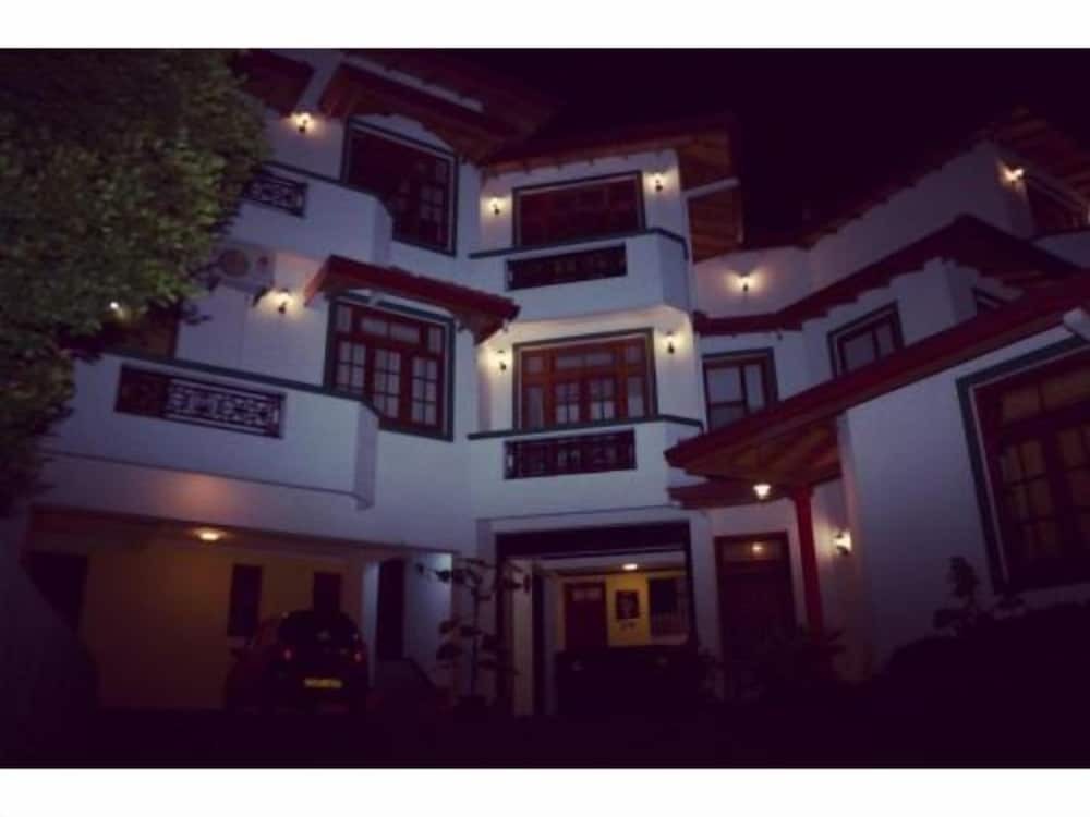 Котикаватта: Hotel Mandakini