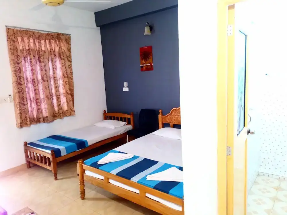 Тринкомали: Nilaveli Hotel Onethra
