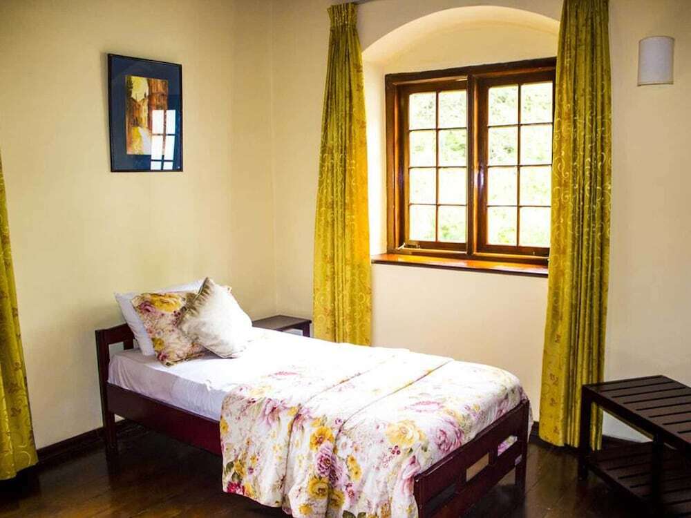 Нувара-Элия: Overlooking The City Of Nuwara Eliya and The Single Tree Mountain