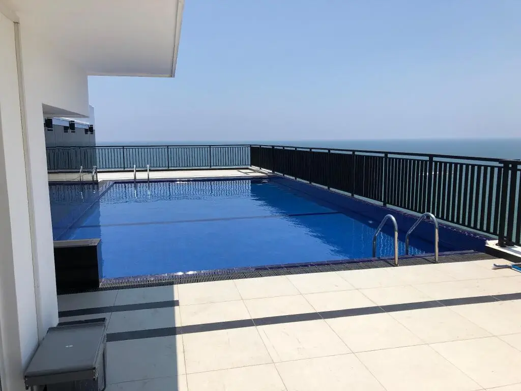 Гора Lavinia: Sea Breeze, New 3 Bedroom Beach Front Apartment