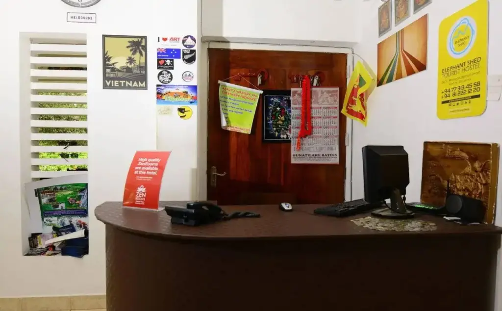 Канди: Hipsters Hideout Lounge
