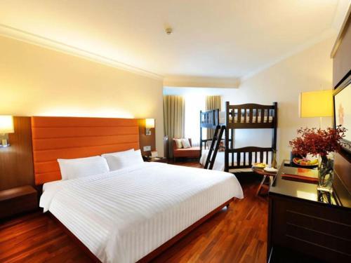 Маравила: Sevenday Hotel
