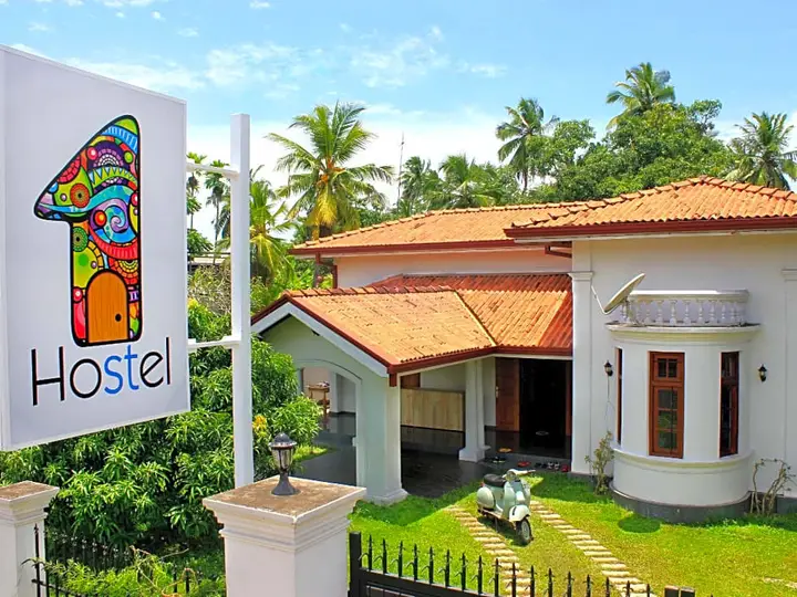 Катунаяке: Hostel First