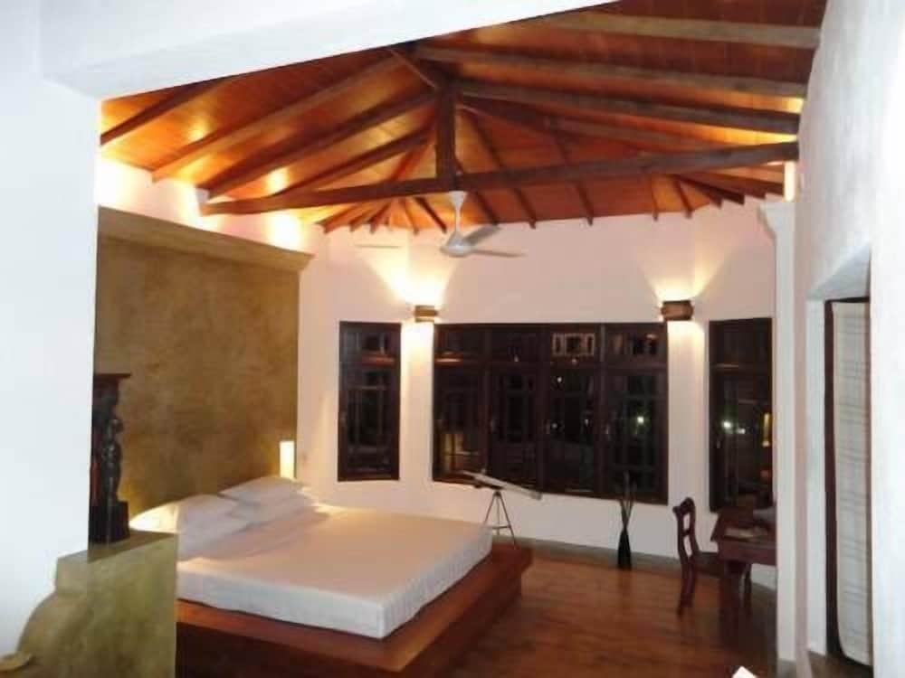 Канди: Villa Sandalwood