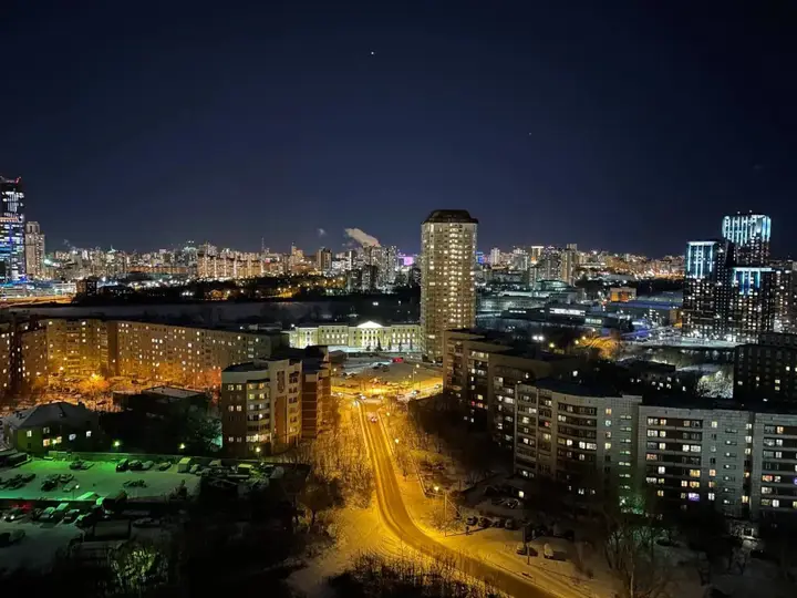 Екатеринбург: Apart Дом Стрелки вид на город у ж/д вокзала