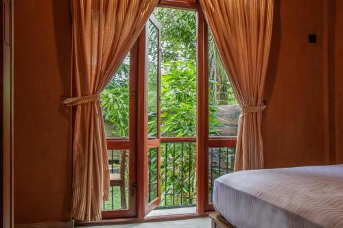 Канди: Manusath Holiday Inn