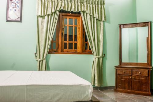 Канди: Manusath Holiday Inn