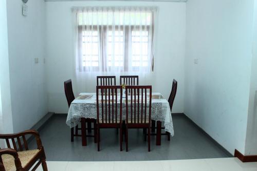 Анурадхапура: Hemamala Bungalow