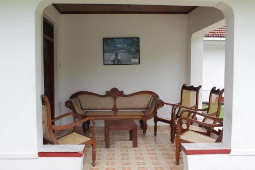 Пиннавала: Pinawala Holiday Bungalow