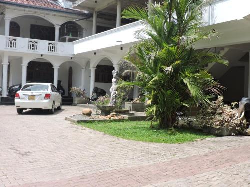 Курунегала: Rashmi Hotel