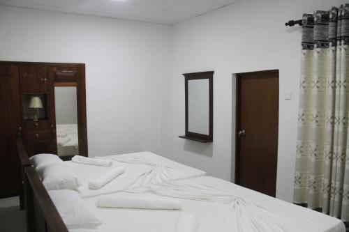 Канди: Mount White Lodge