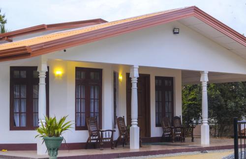 Канди: Sun Gold Bungalow