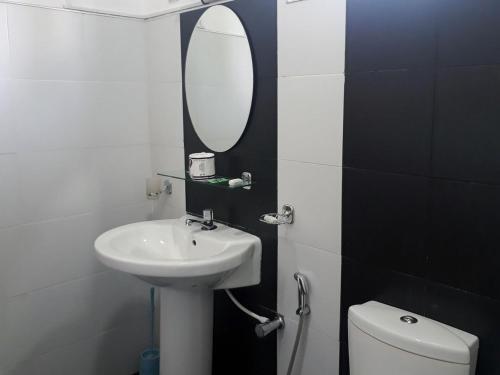 Анурадхапура: A and D Holiday Inn