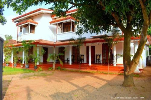 Анурадхапура: punci walawwa holiday bungalow