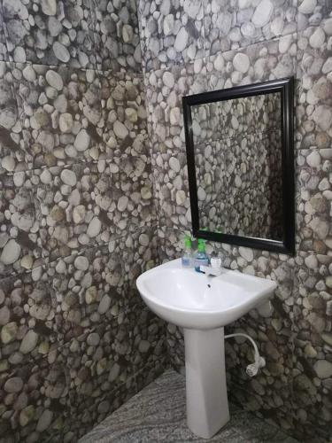 Тиссамахарама: Wel Sisila Holiday Inn