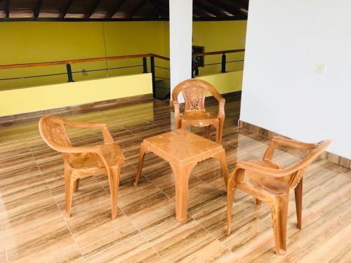 Анурадхапура: Malwathuoya Holiday Bungalow