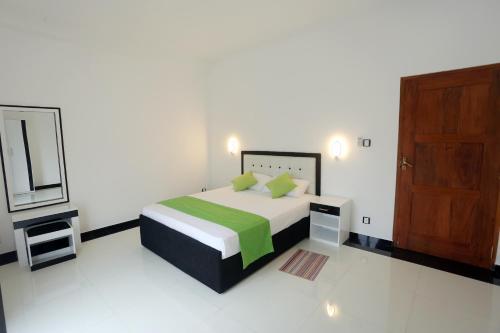 Негомбо: Juvilez White Palace