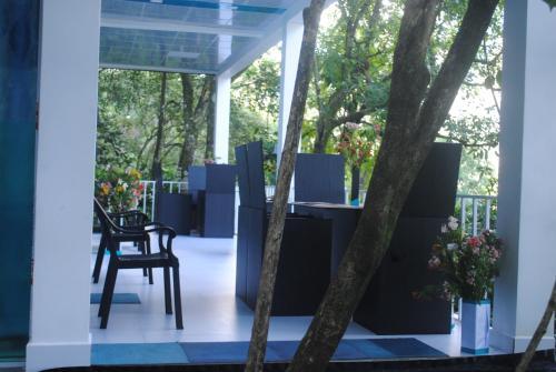 Ратнапура: Glass Rooms Accommodations Adam's peak