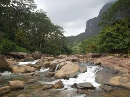 Ратнапура: Glass Rooms Accommodations Adam's peak