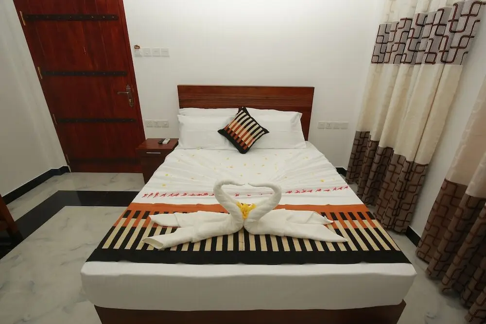 Киринда: Yala Safari River Front Hotel & Resturant