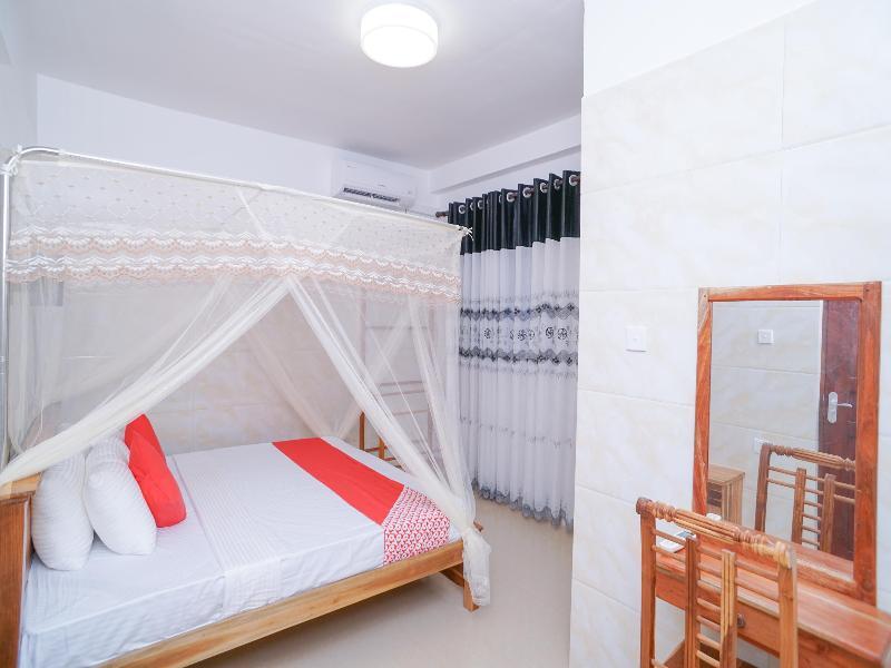 Хиккадува: Hotel Cranberry by OYO Rooms