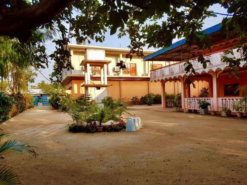 Чуннакам: Thisha Hotel