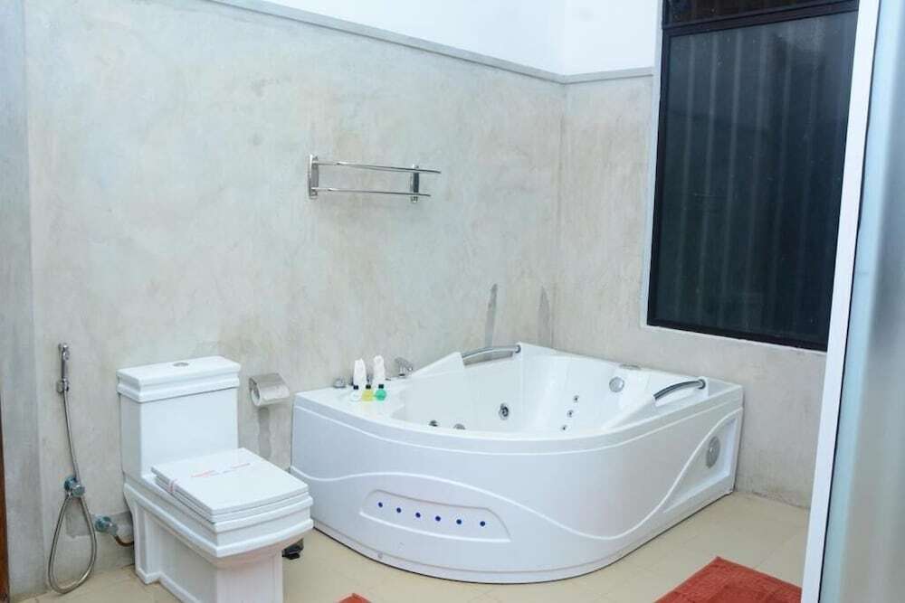 Удавалаве: Nil diya mankada safari lodge