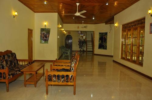 Удавалаве: Tusker Safari Bungalow