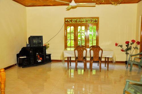 Удавалаве: Tusker Safari Bungalow