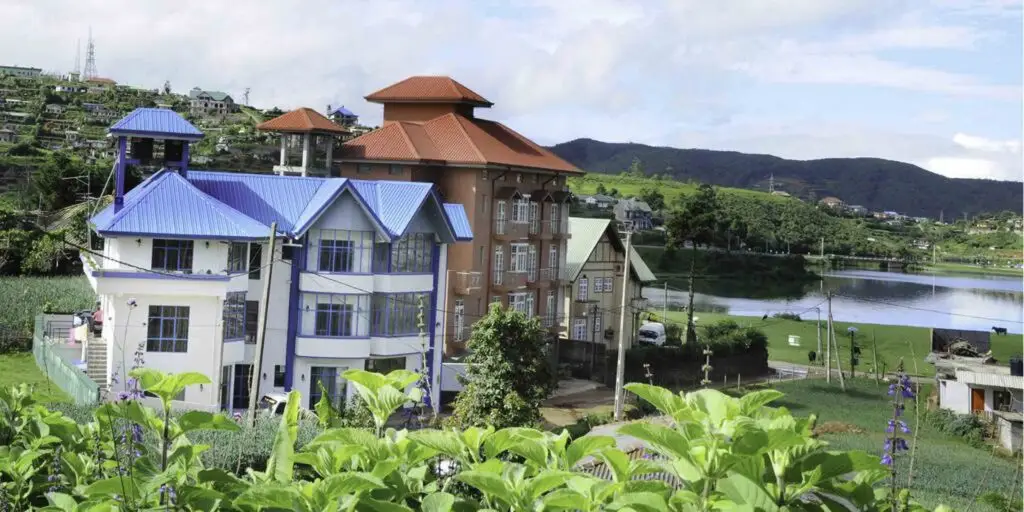 Нувара-Элия: Отель Yoho Pello Lake Resort