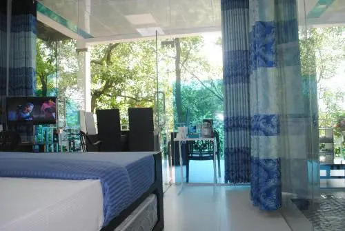 Ратнапура: Glass Rooms Accommodations Adam's peak