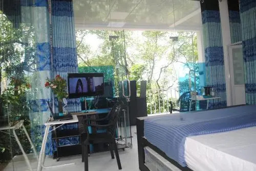 Ратнапура: Glass Rooms Accommodations Adam's peak